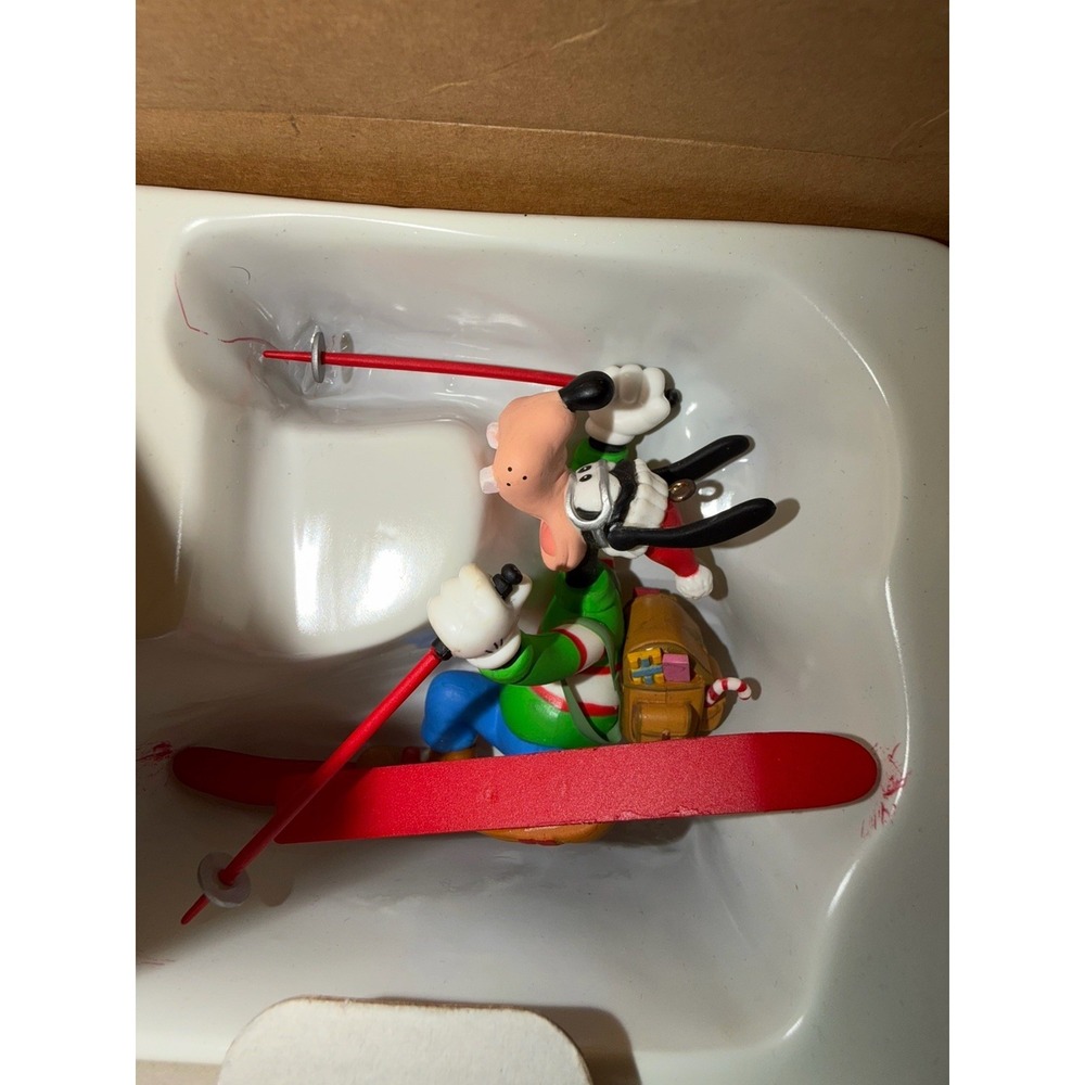 DISNEY GROLIER CHRISTMAS MAGIC "GOOFY SKING" 26231 109 V